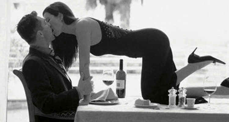 Femme amoureuse d'un homme classe