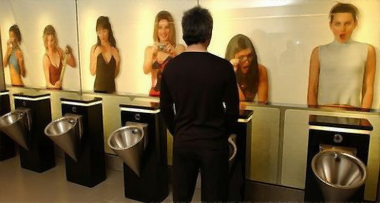 La taille compte même aux toilettes